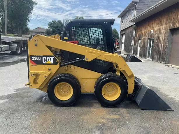 2019 Caterpillar Skid Steer 236D